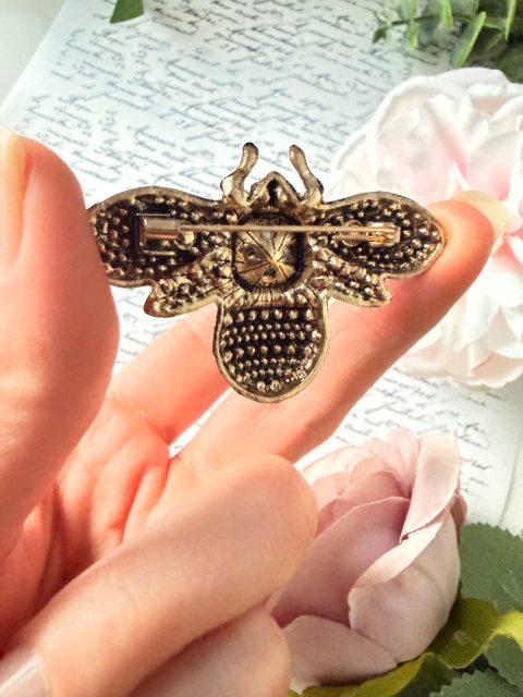 Broszka "Królewska Pszczoła"|Kryształy w kolorze Szafiru i Szmaragdu