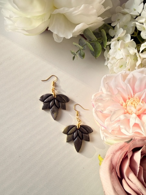 Efektowne Kolczyki "Liść Klonu w Granicie" | Rękodzieło Glina Polimerowa