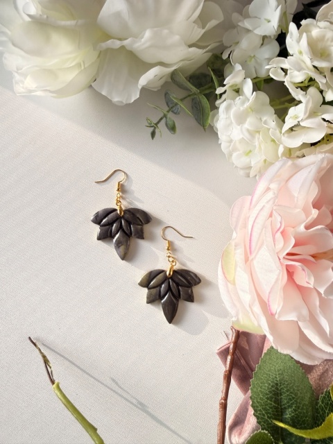 Efektowne Kolczyki "Liść Klonu w Granicie" | Rękodzieło Glina Polimerowa