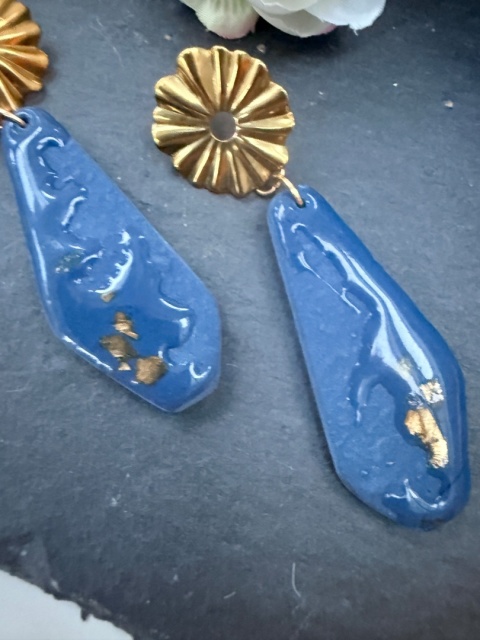 Kolczyki Kobaltowy Kwiat & Złota Kropla | Rękodzieło Glina Polimerowa