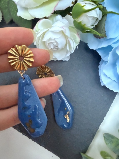 Kolczyki Kobaltowy Kwiat & Złota Kropla | Rękodzieło Glina Polimerowa