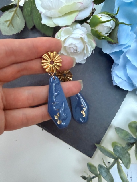 Kolczyki Kobaltowy Kwiat & Złota Kropla | Rękodzieło Glina Polimerowa