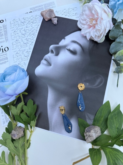 Kolczyki Kobaltowy Kwiat & Złota Kropla | Rękodzieło Glina Polimerowa