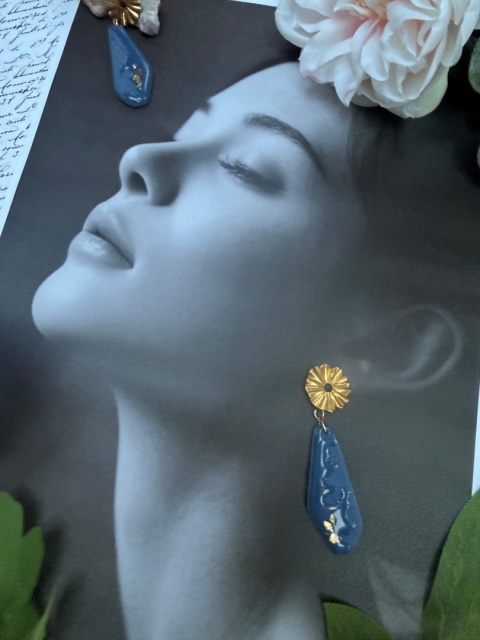 Kolczyki Kobaltowy Kwiat & Złota Kropla | Rękodzieło Glina Polimerowa