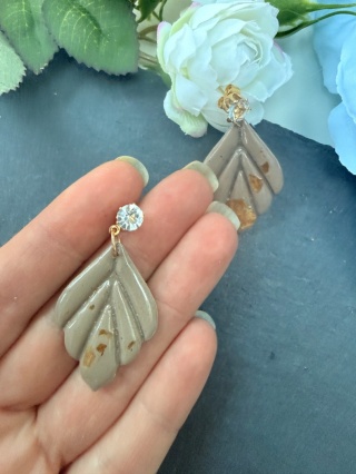 Kolczyki "Liść Nude Glam" | Glina Polimerowa | Kryształ & Delikatny Beż