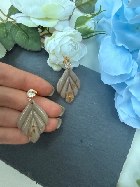 Kolczyki "Liść Nude Glam" | Glina Polimerowa | Kryształ & Delikatny Beż